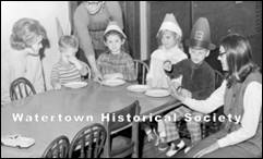 A group of children at a table

Description automatically generated